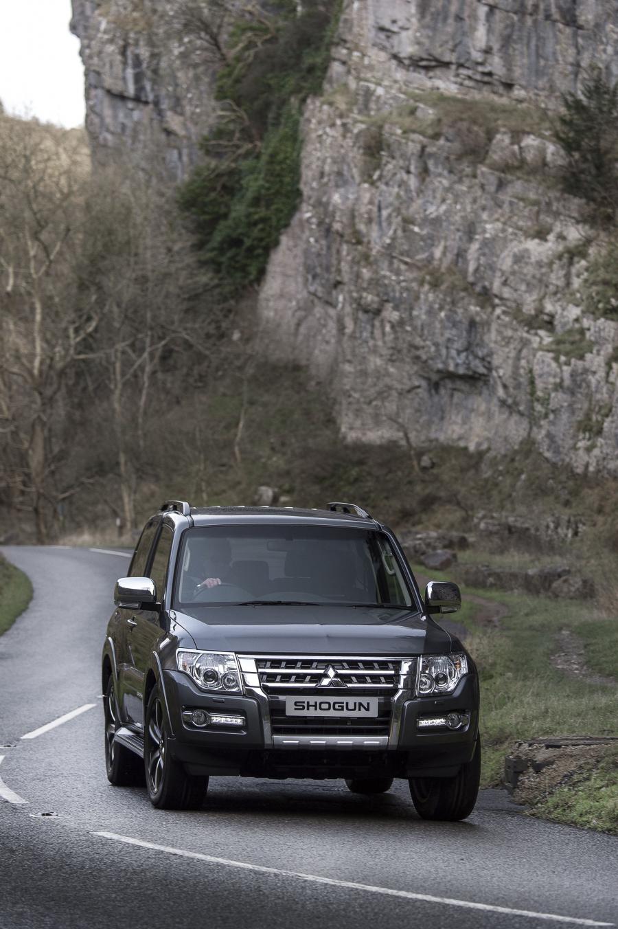  Mitsubishi Shogun SWB Barbarian 2015 года  (фото 15 из 22)